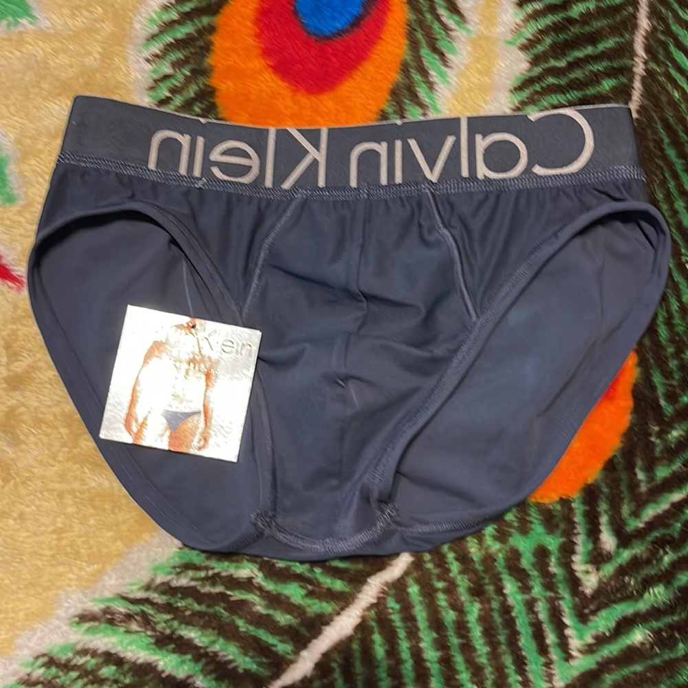 Size S - Picture 4 of 6